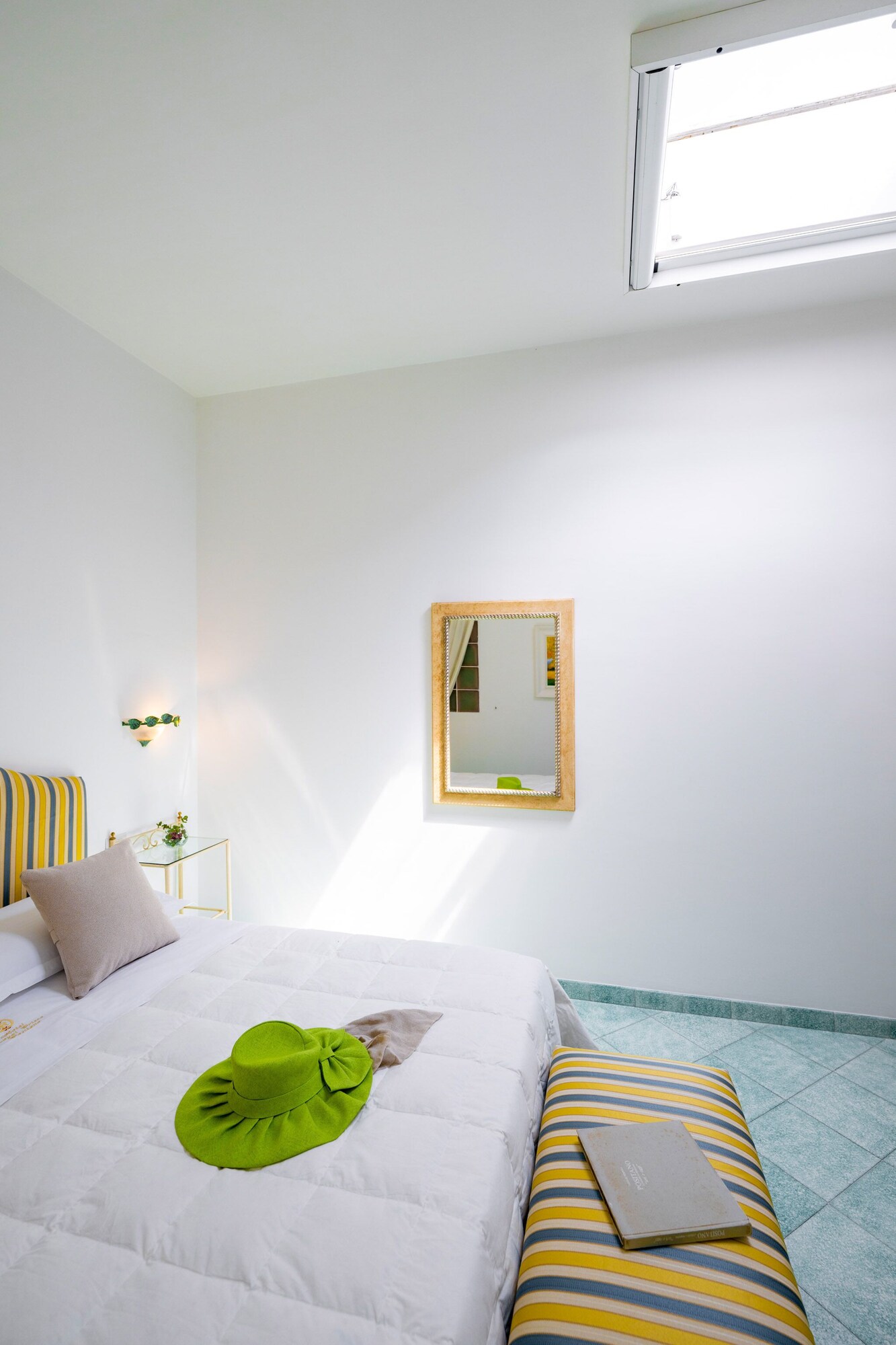 SKYLIGHT, ECONOMY, DOUBLE BED, NO WINDOW
