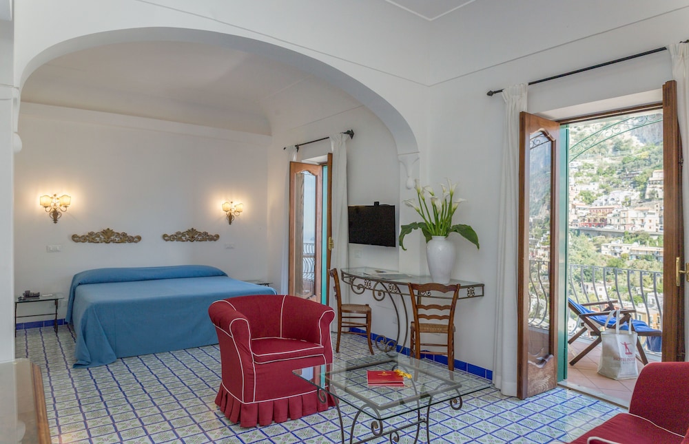 Poseidon Hotel 39/55
