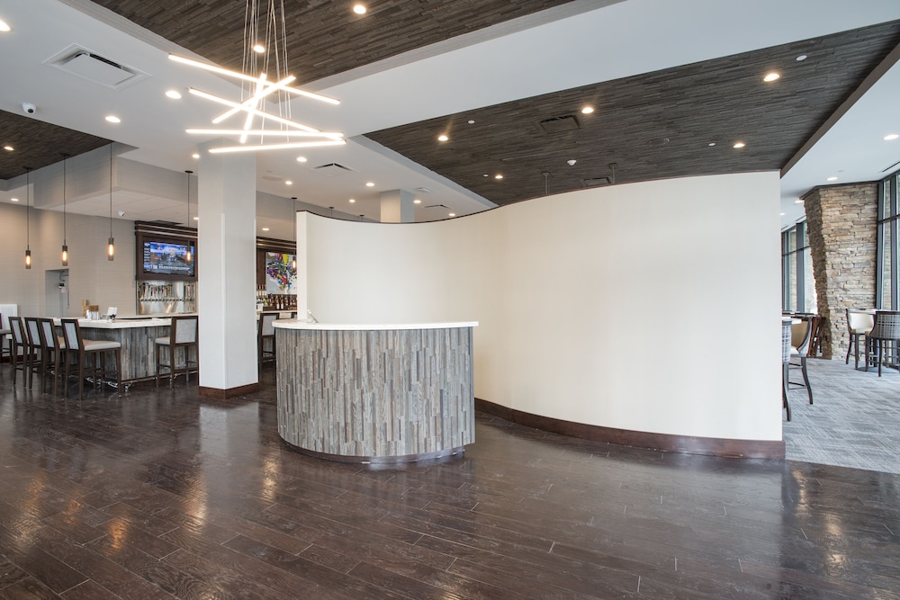 HOLIDAY INN HOTEL SUITES CINCINNATI DOWNTOWN 4/56
