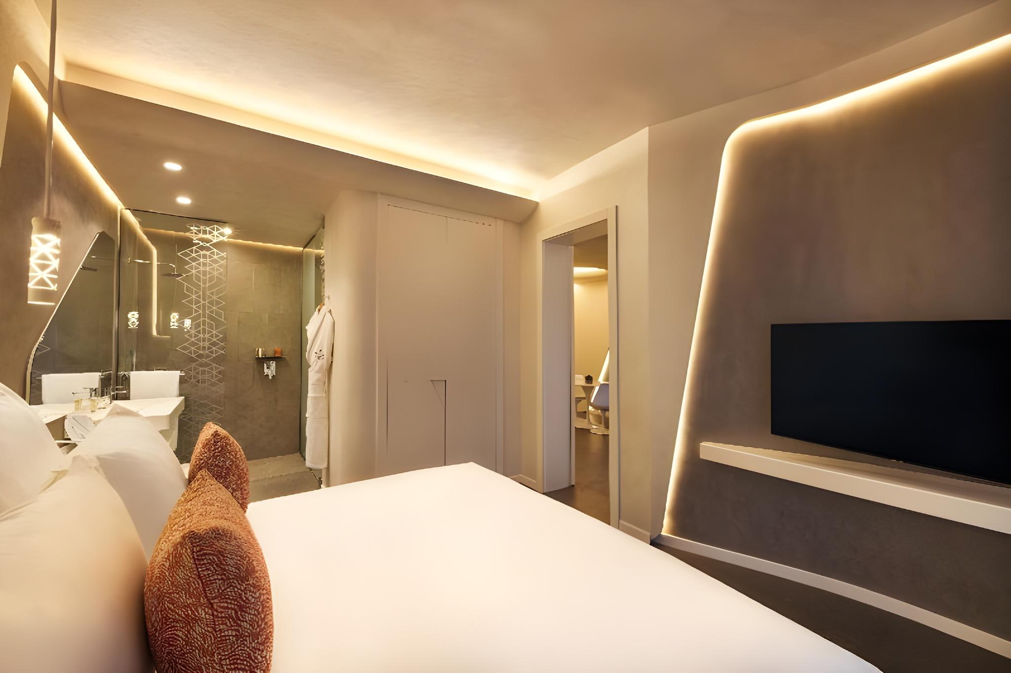 Cr7, Avenue, Single, Twin Beds