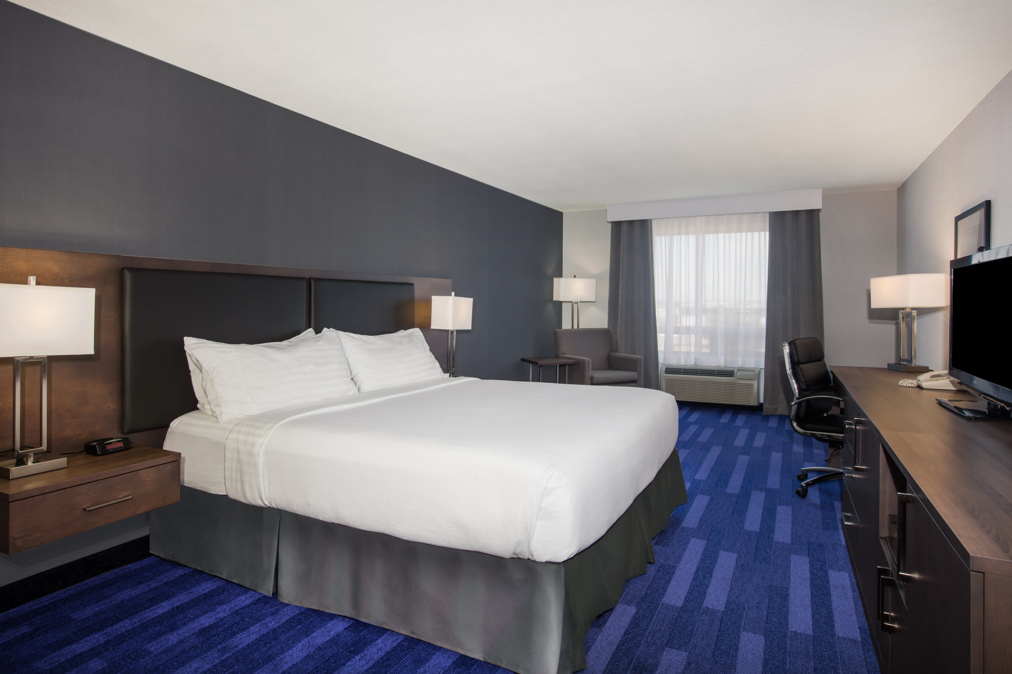 Holiday Inn Suites Grande Prairie Conference Ctr 9/41