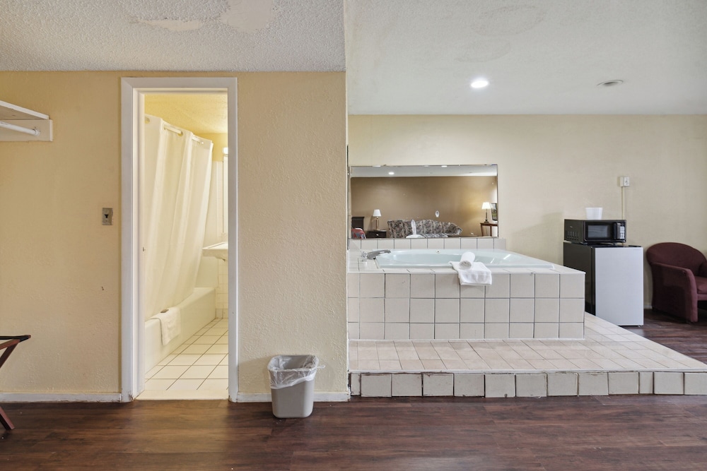 Days Inn by Wyndham Toledo 37/37