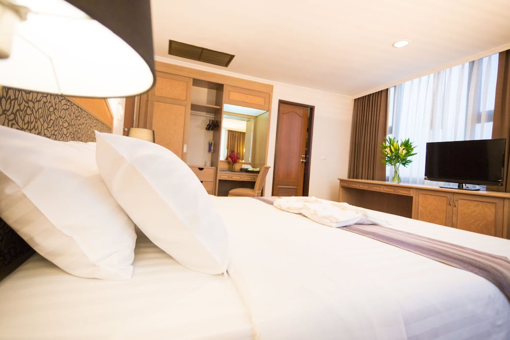 Grand Tower Inn Rama VI 39/70