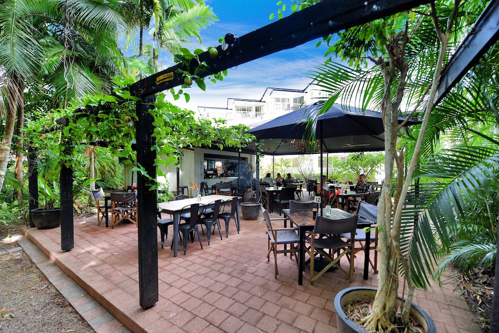 Golden Sands Beachfront Resort 60/70