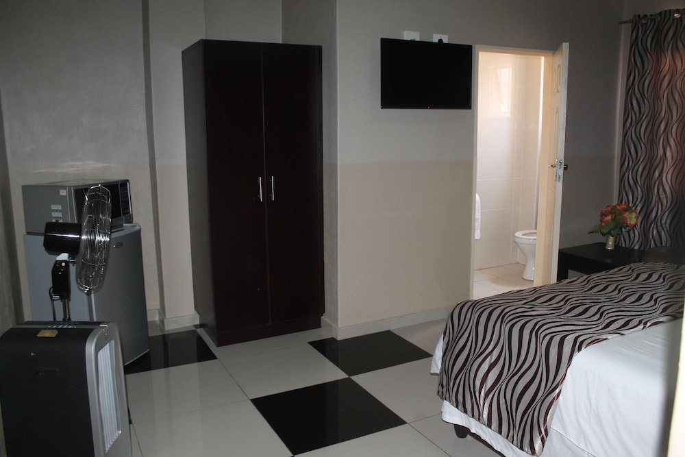 Miraton Guest Lodge 25/32