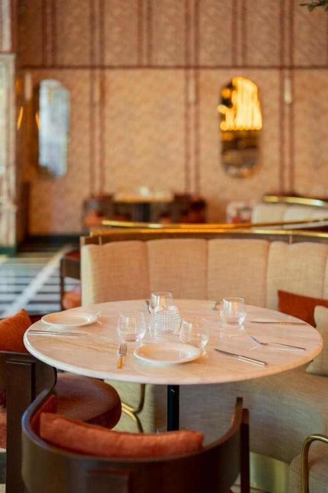 Marly Boutique Hotel 56/63