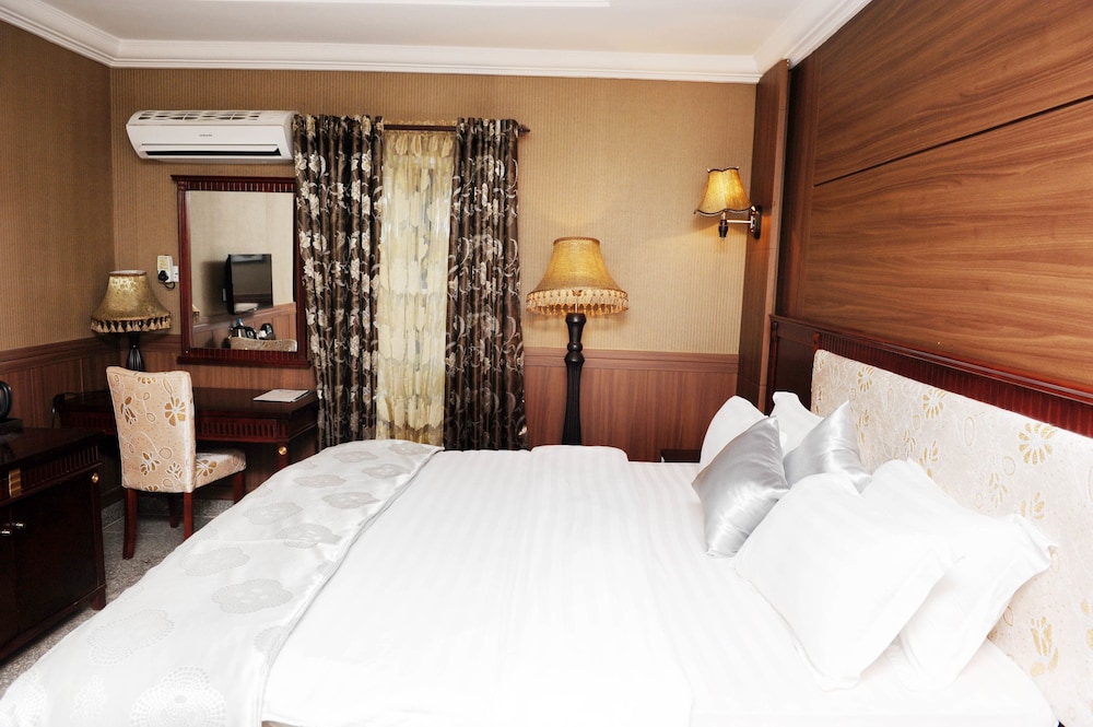 R & A CITY HOTEL 8/30