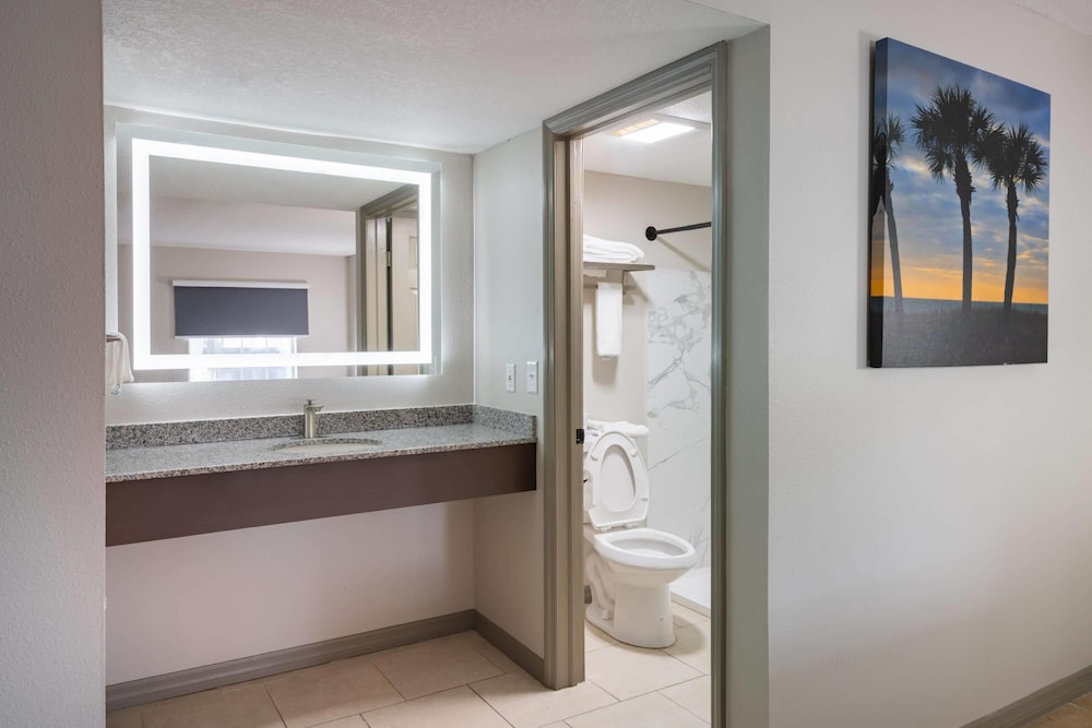 Travelodge by Wyndham Venice 46/46