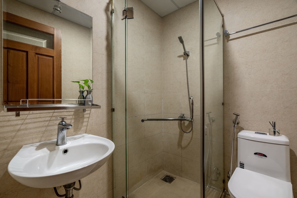 SAZI Erato Hotel - Free Airport & Breakfast 37/39