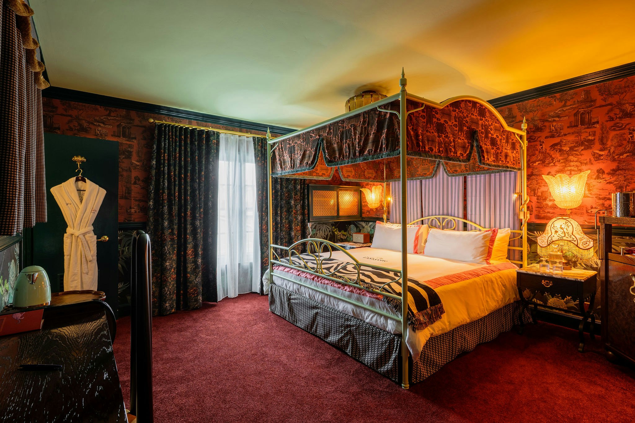 CLASSIC, KING BED