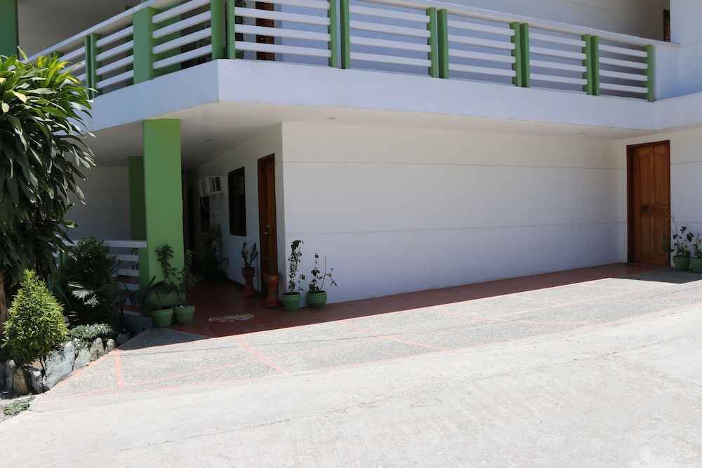 Badladz Staycation Condos Puerto Galera 8/50