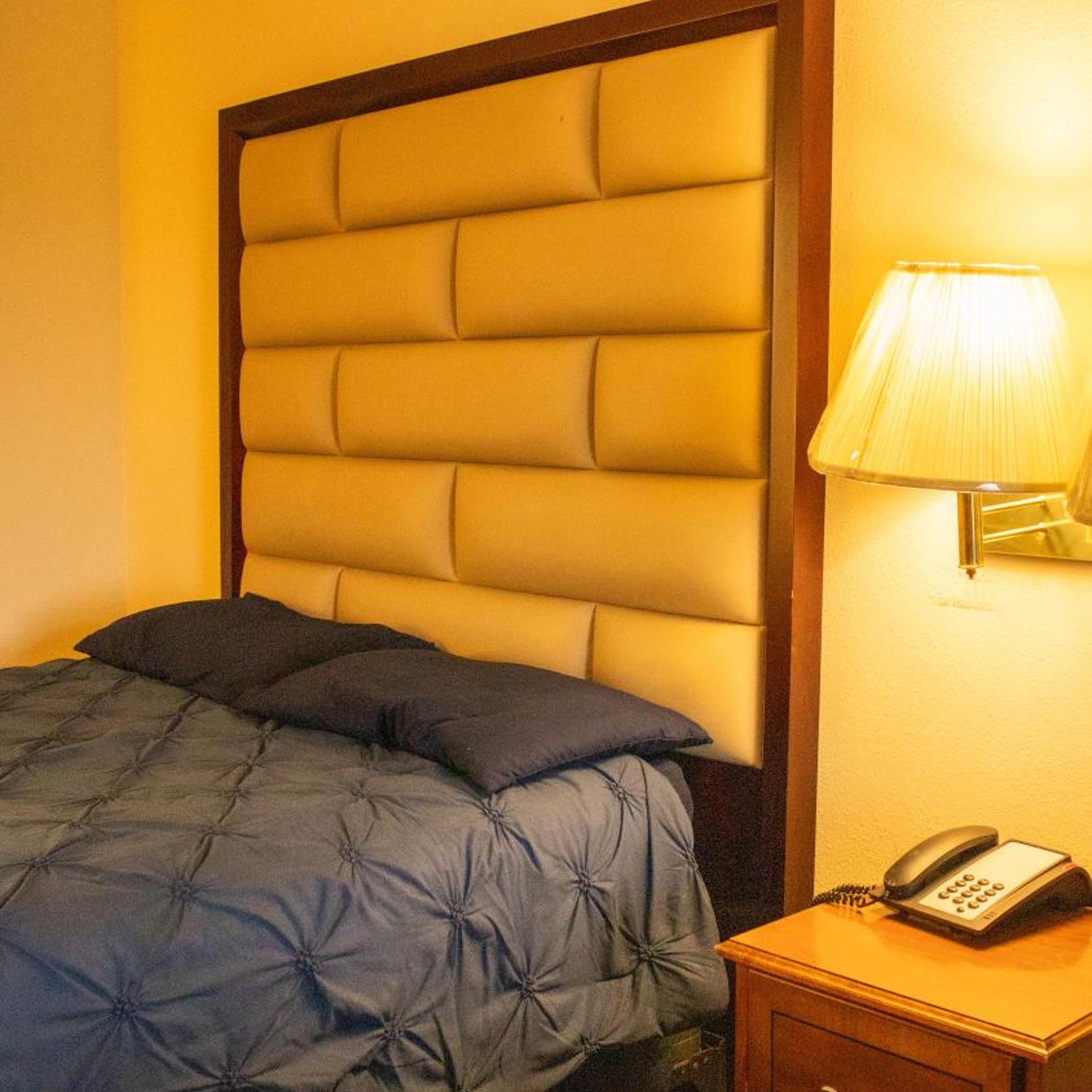 DAYS INN YANCEYVILLE 15/32