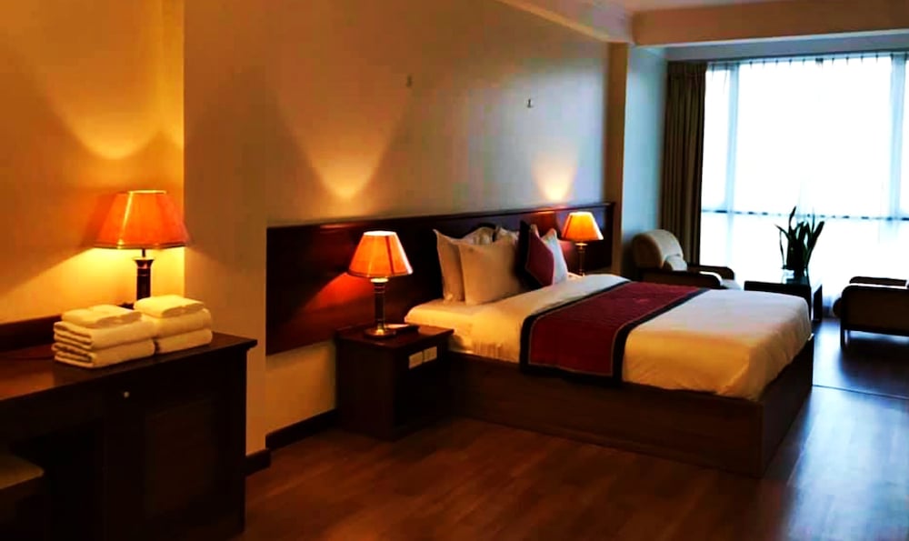Regal Hotel 19/34