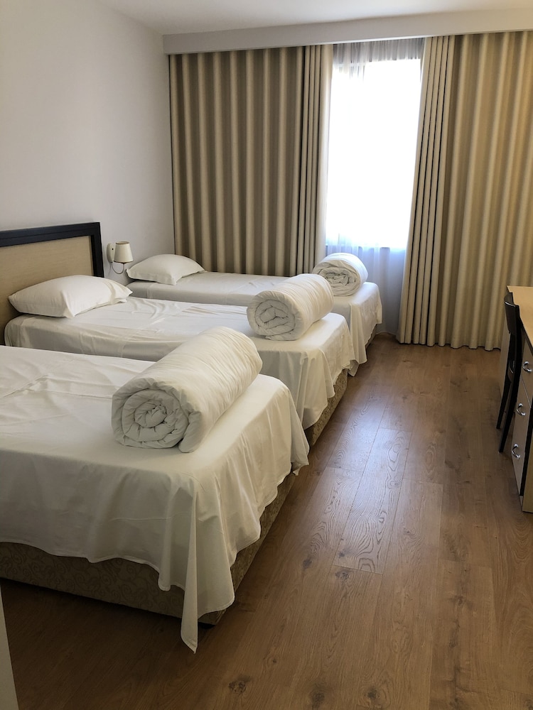 Fieri Hotel 38/77