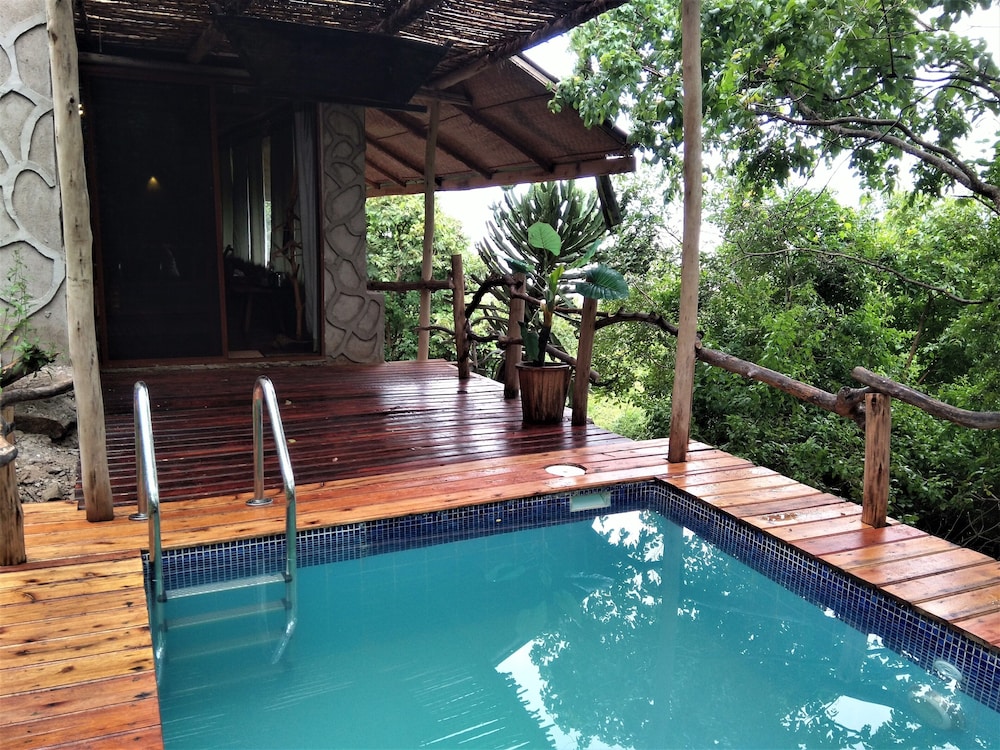 WAG HILL LODGE AND SPA 33/81