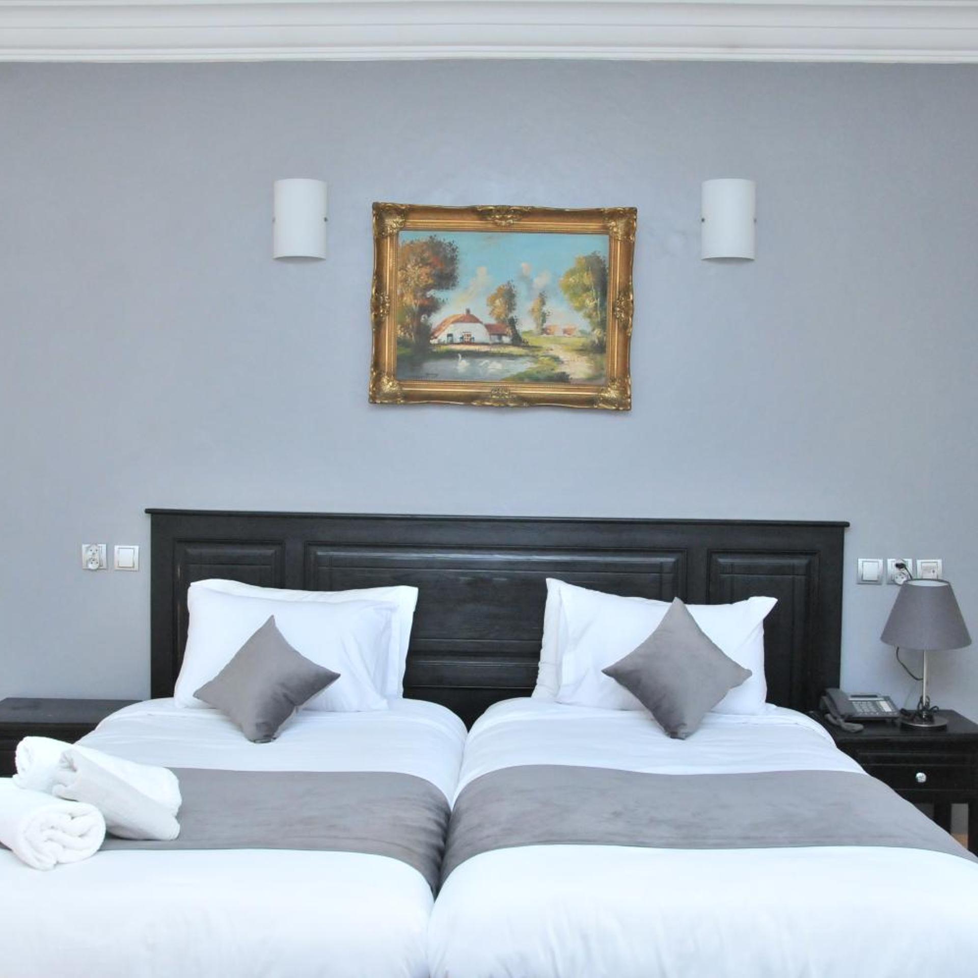 Hotel East West 26/50