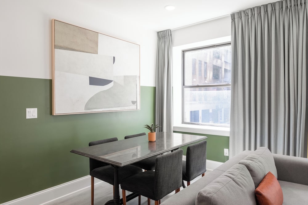 Sosuite at French Quarters - Rittenhouse Square 35/50