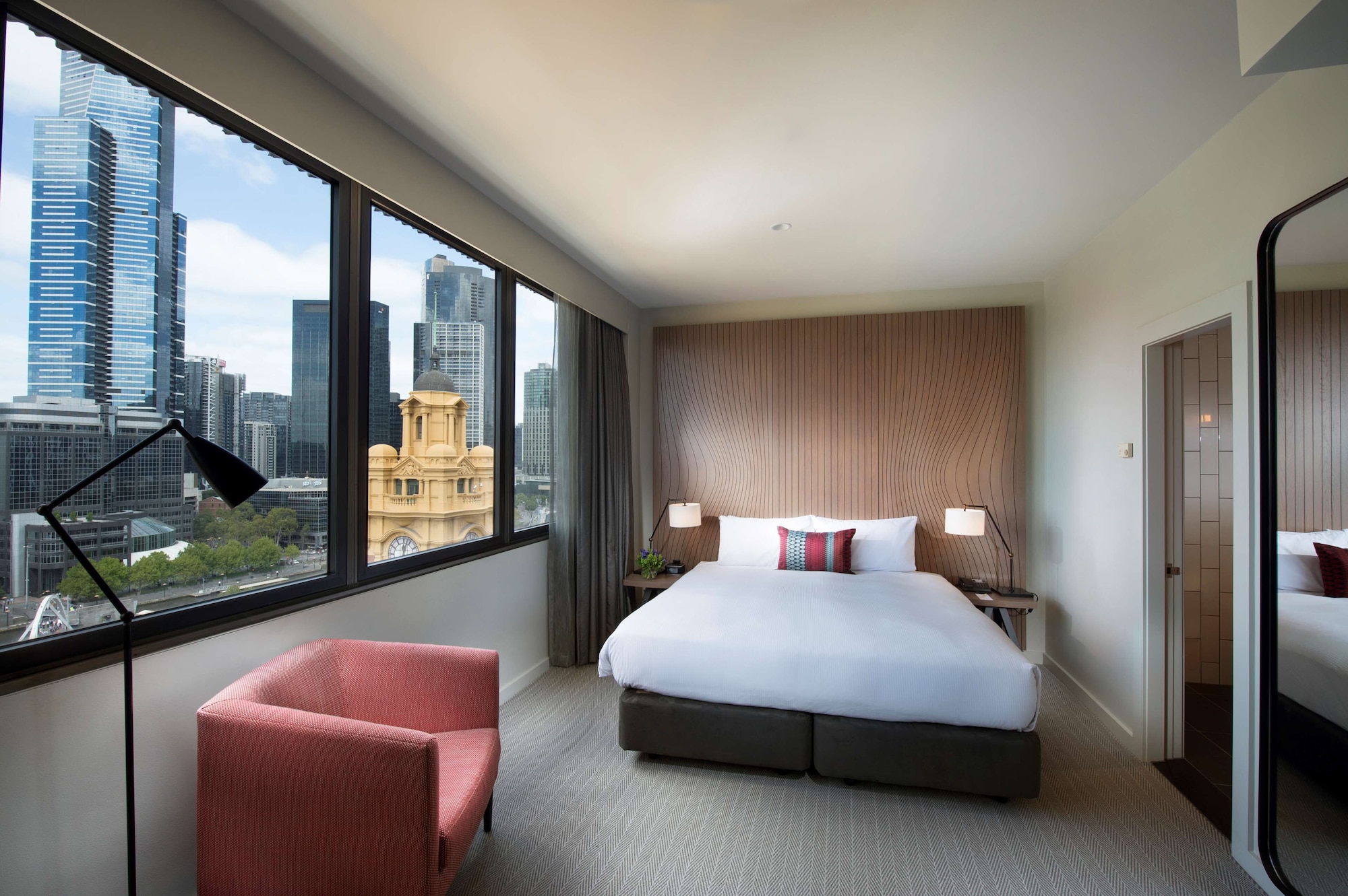 Skyline, King Bed, River View