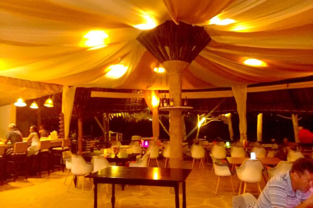 Bahari Dhow Beach Villas 42/61