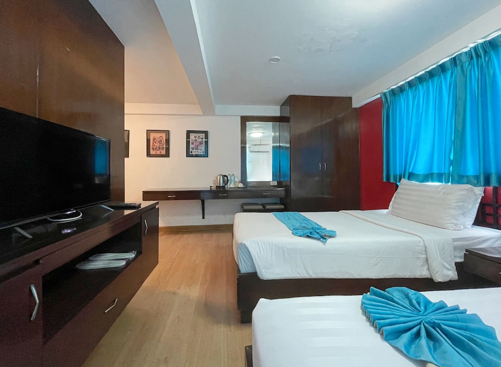 DELUXE, TWIN BEDS, BALCONY
