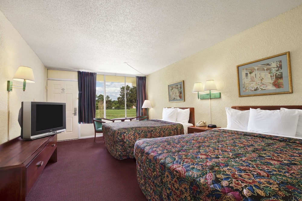 Days Inn by Wyndham Fort Pierce Midtown 14/55