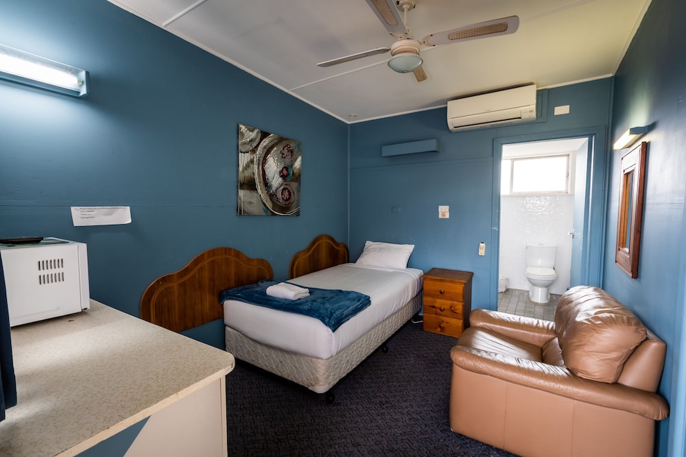 ARDEANAL MOTEL 38/48