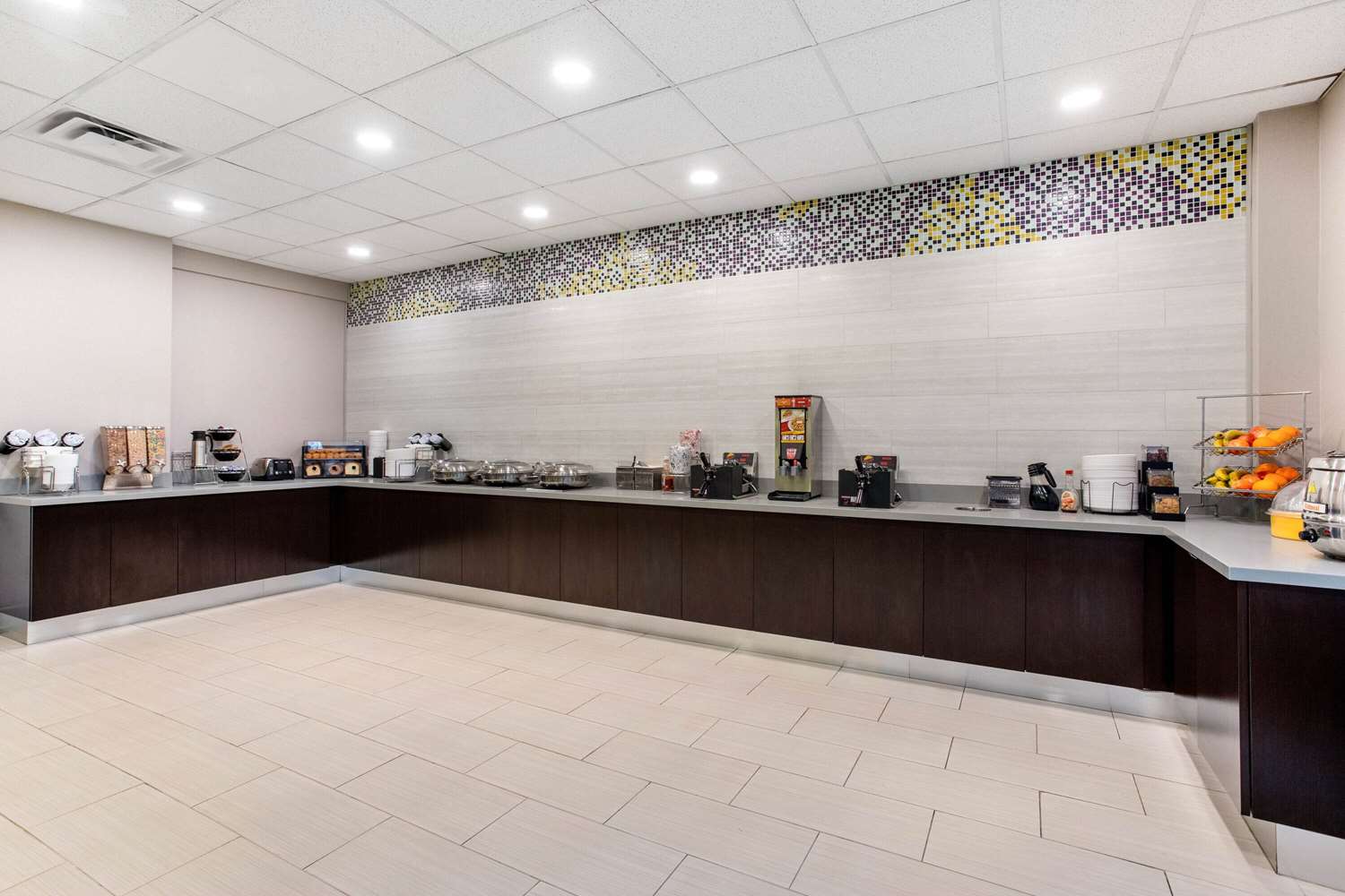 La Quinta Inn & Suites by Wyndham Indianapolis South 3/46