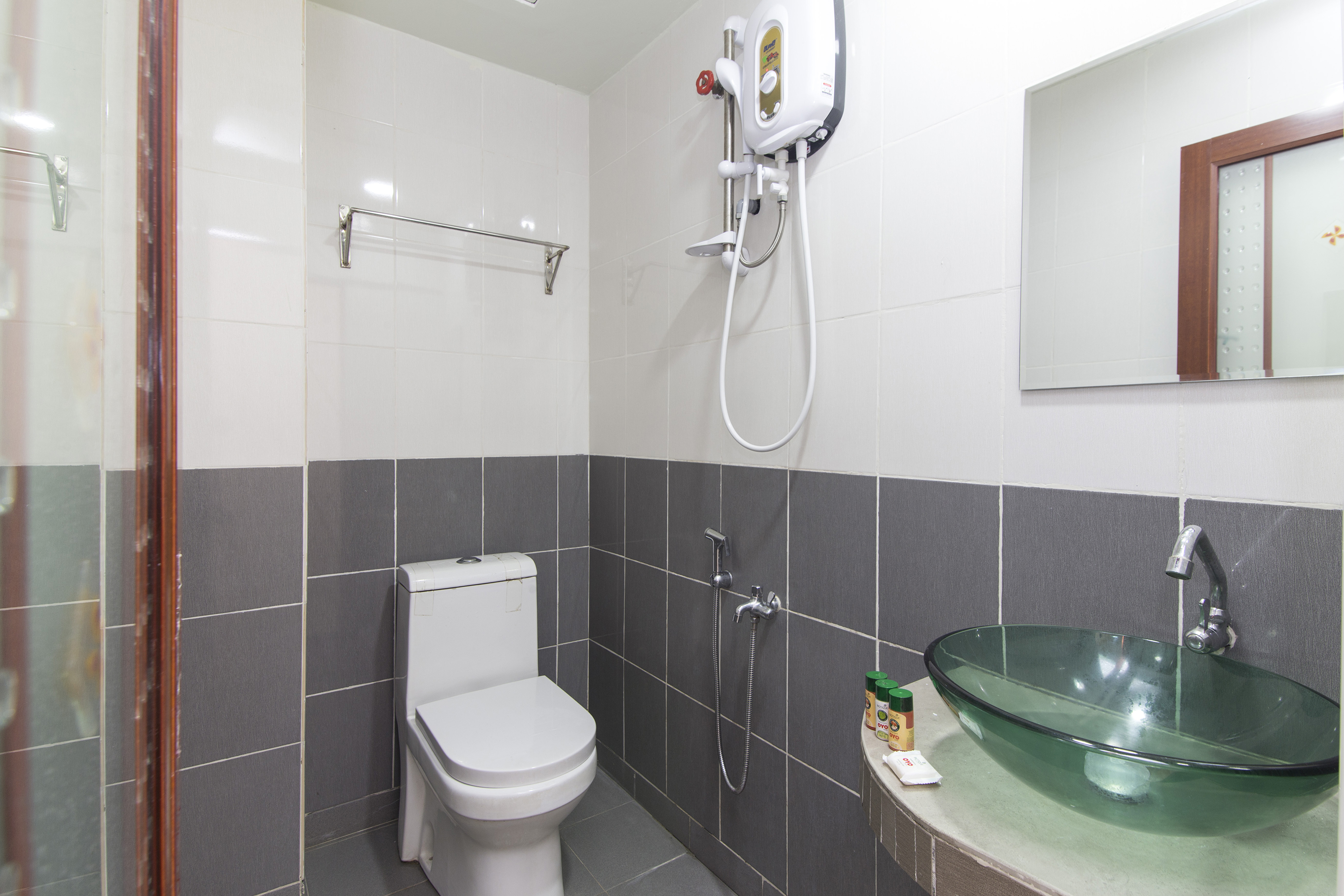 Hotel O SMC Alam Avenue 25/27