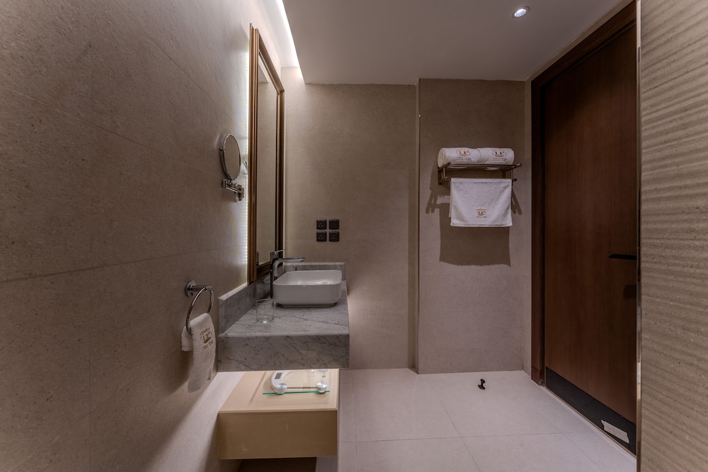 فندق ليلك بارك(Lilac Park Neom Highway Hotel Ex Lilac Park Hotel) 146/149