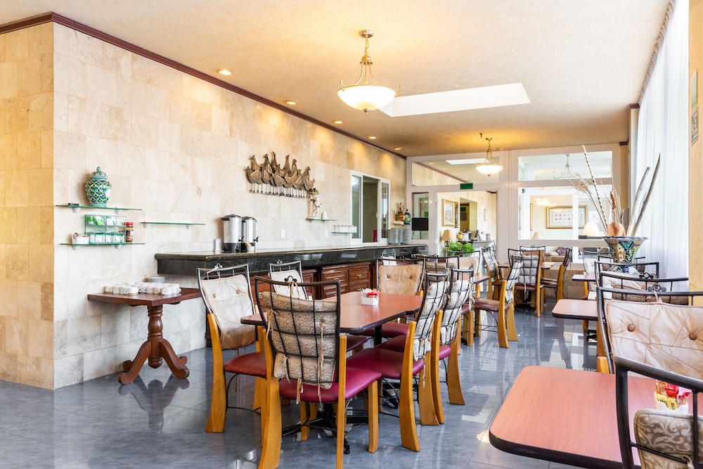 Howard Johnson by Wyndham Toluca 38/49