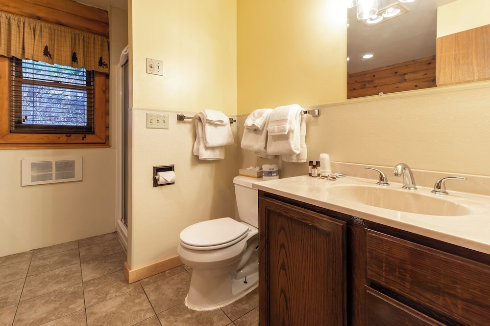Cascade Lodge 50/50