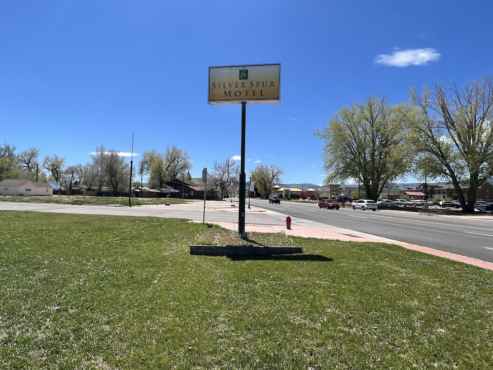 Silver Spur Motel 33/36