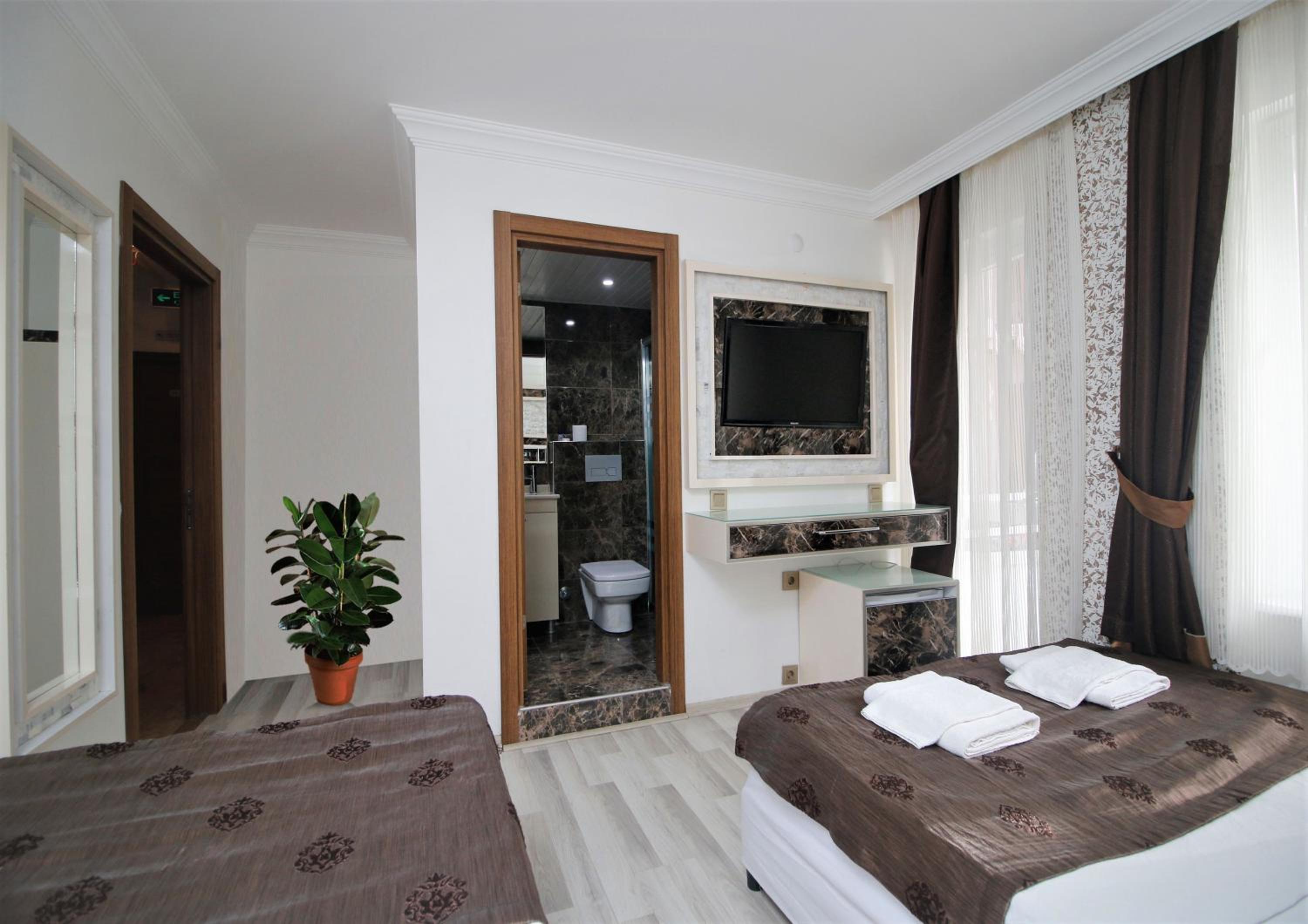 Behram Hotel 15/28