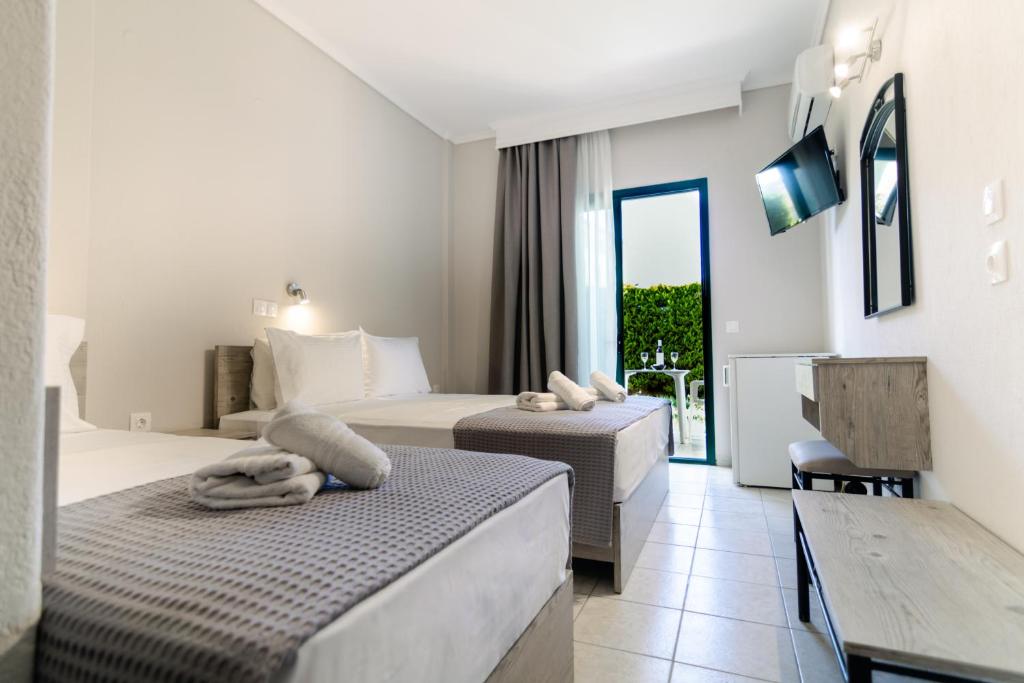 ROOM, TRIPLE, GROUND FLOOR