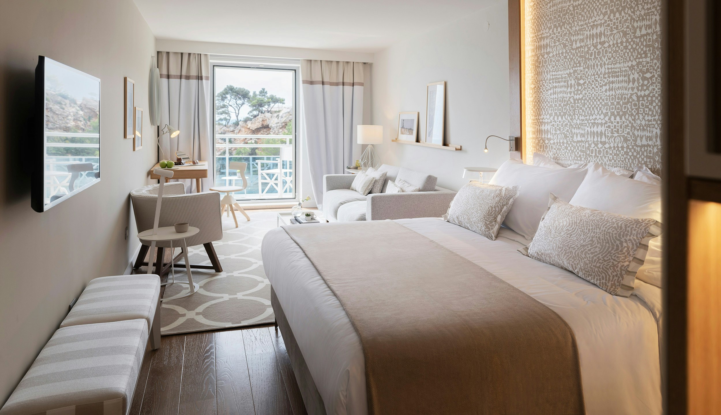 DELUXE, SEA VIEW, BALCONY