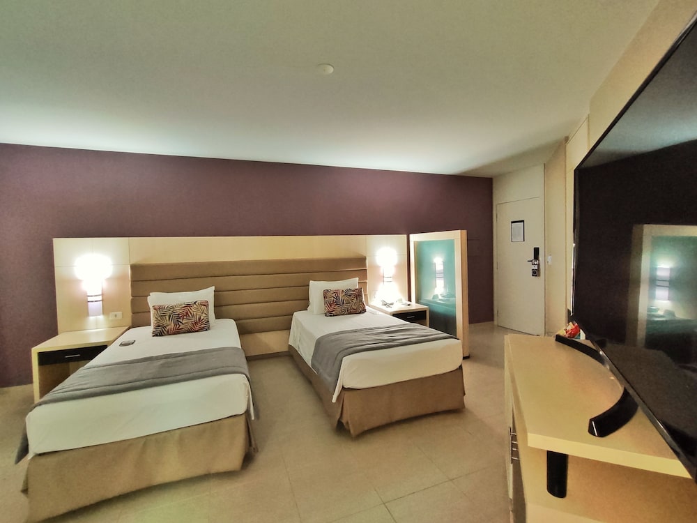 Master, Twin Beds