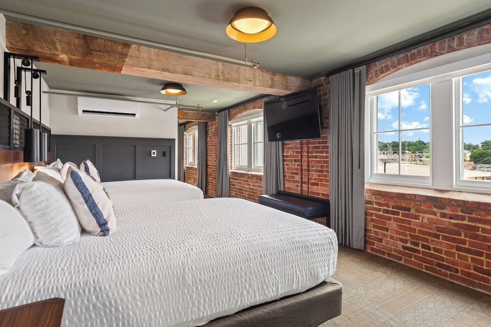Classic, 2 Queen Beds