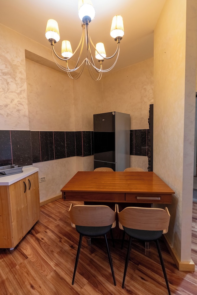 Privilege Suites By Central Park 63/69
