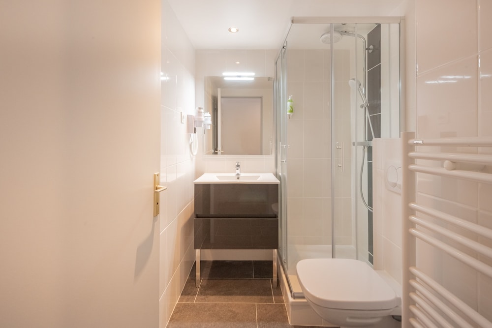 RESIDHOTEL LES CORALYNES 12/28