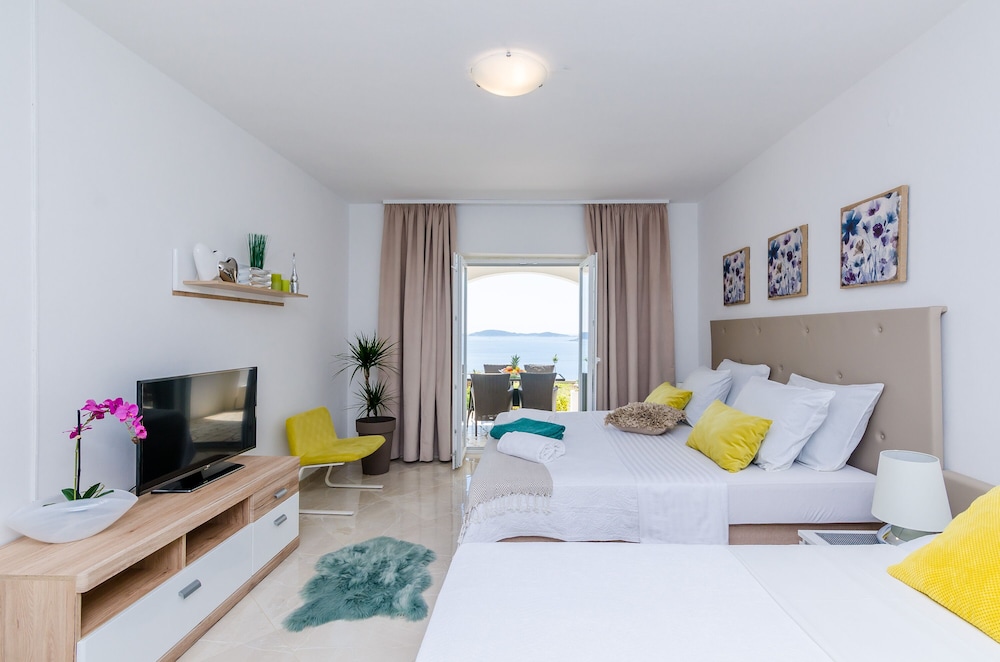 1 BEDROOM, APARTMENT, SEA VIEW, PATIO