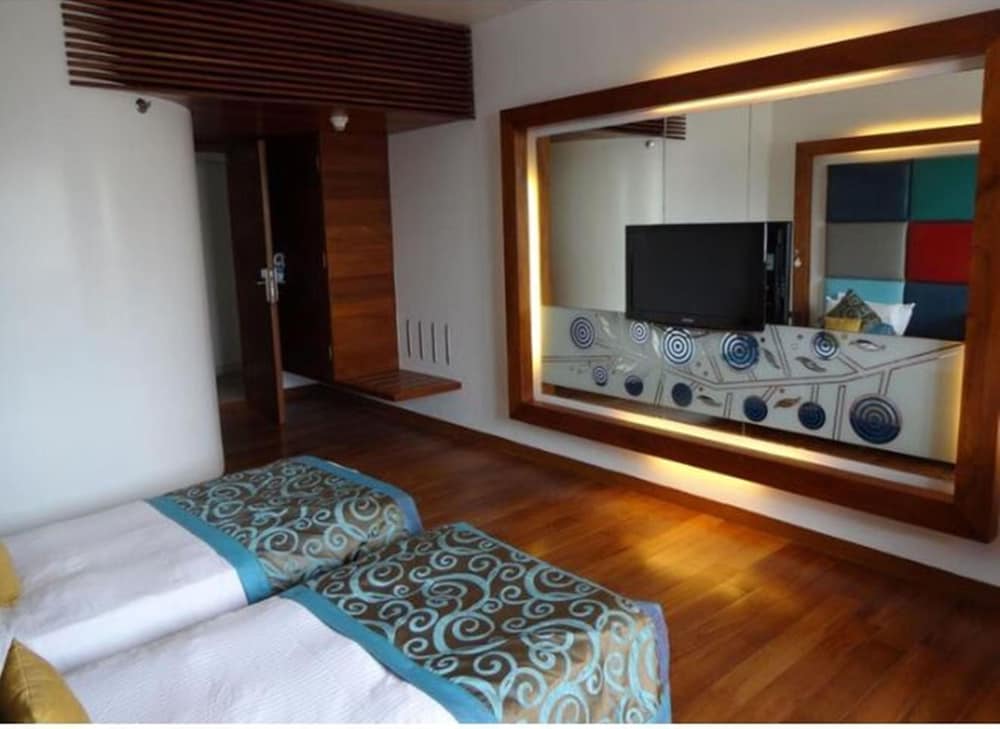 DELUXE, TWIN BEDS