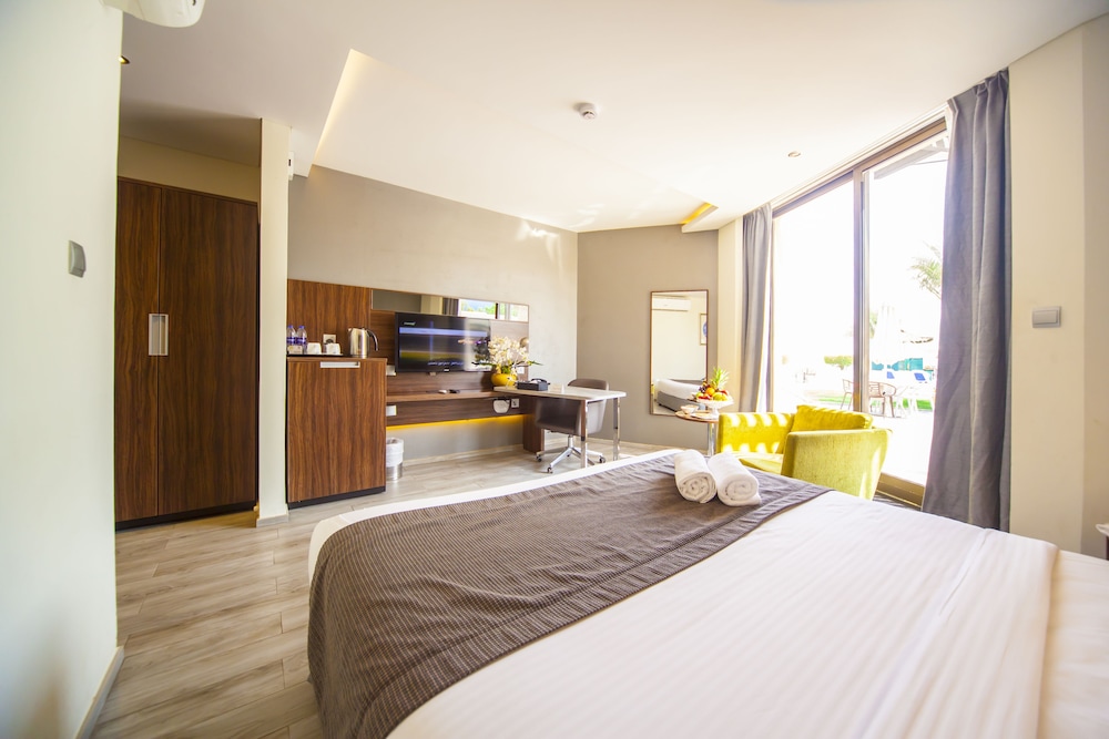 Pearl Hotel and Spa (ex Pearl Beach Hotel) 13/35