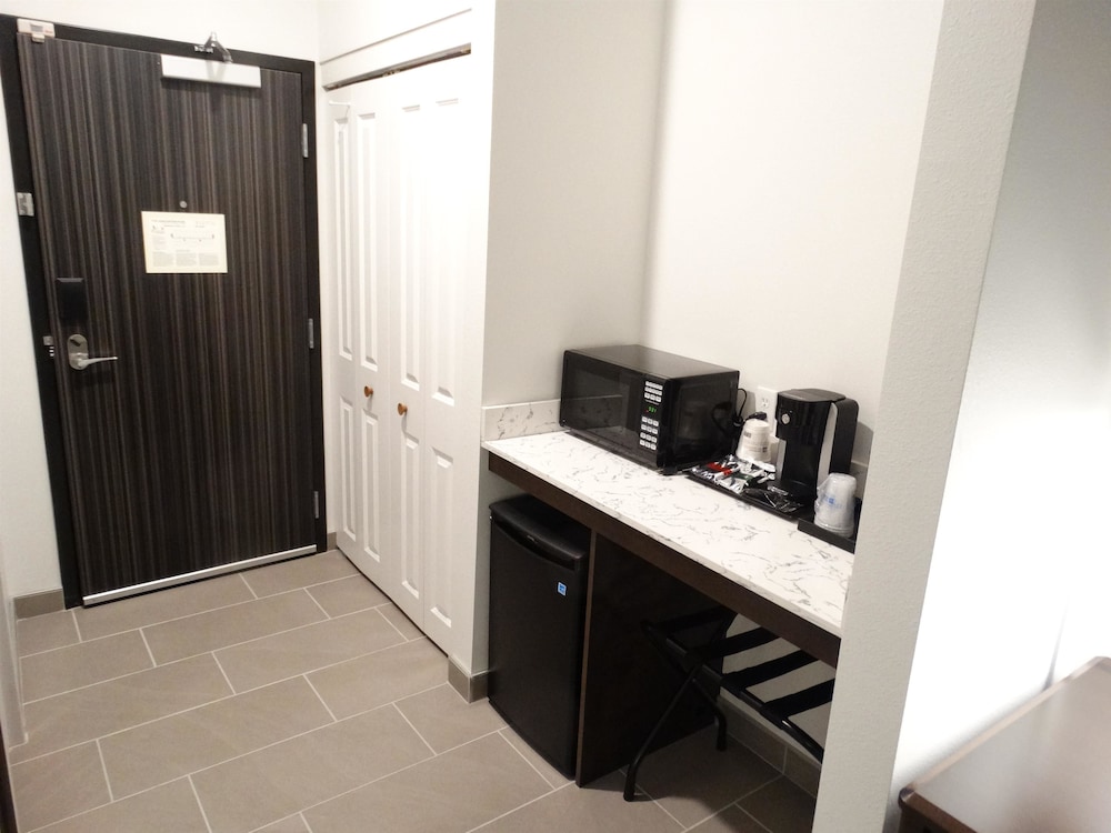 Best Western Plus New Richmond Inn & Suites 8/40