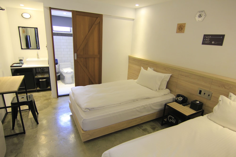 CHASE WALKER HOTEL 25/70