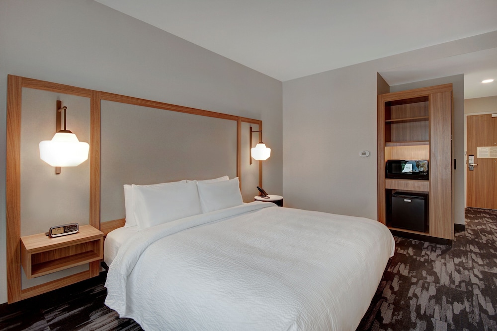 Fairfield Inn & Suites Rochester Hills 8/34