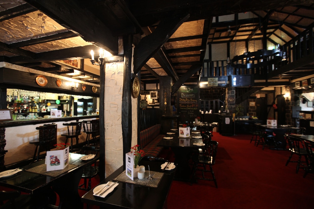 The Fox and Hounds Historic Hotel 35/61