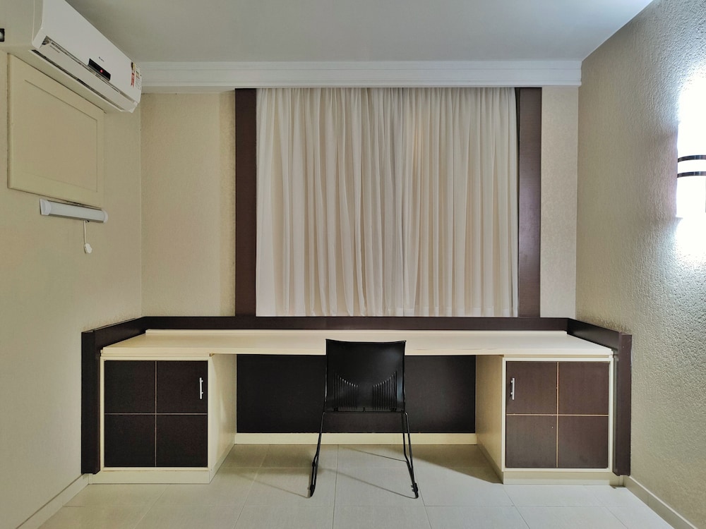 Hotel Metropole Maringa 9/69