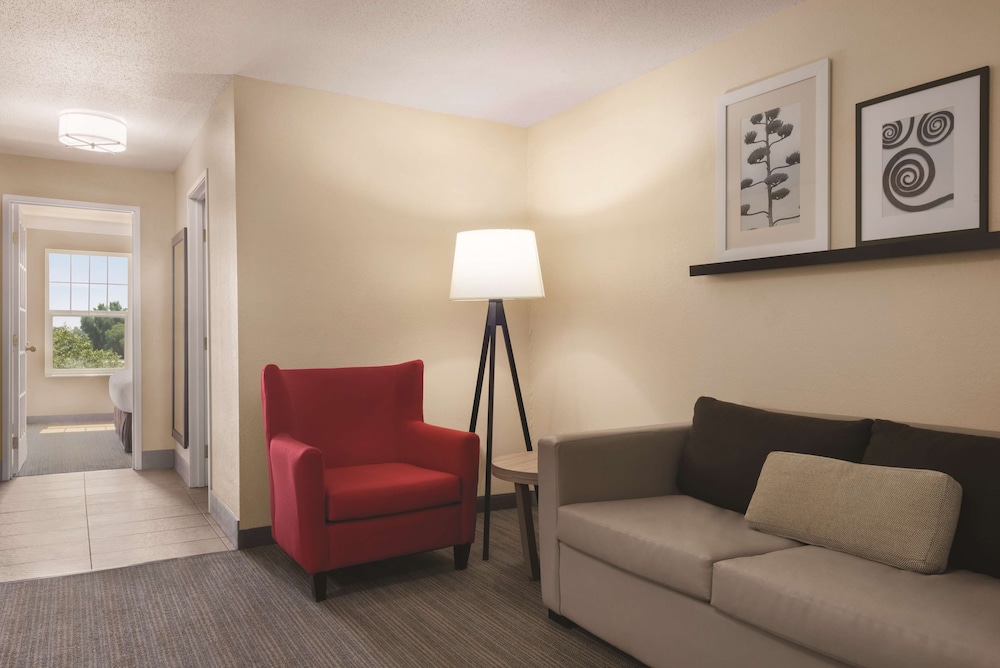 Country Inn and Suites By Radisson Cottage Grove MN 19/32