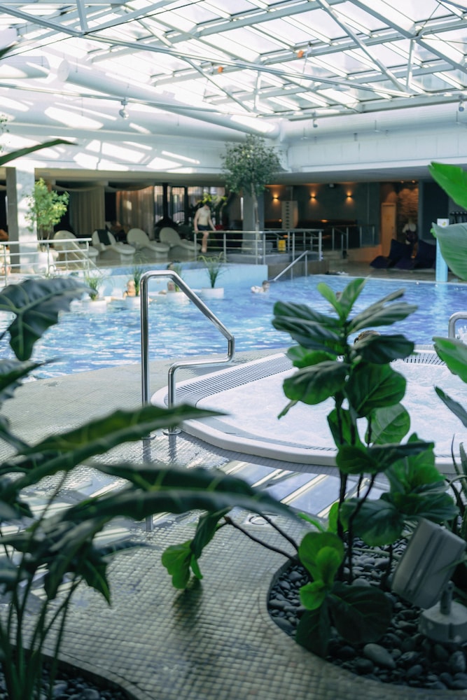 V Spa Hotel and Conference centre 60/64
