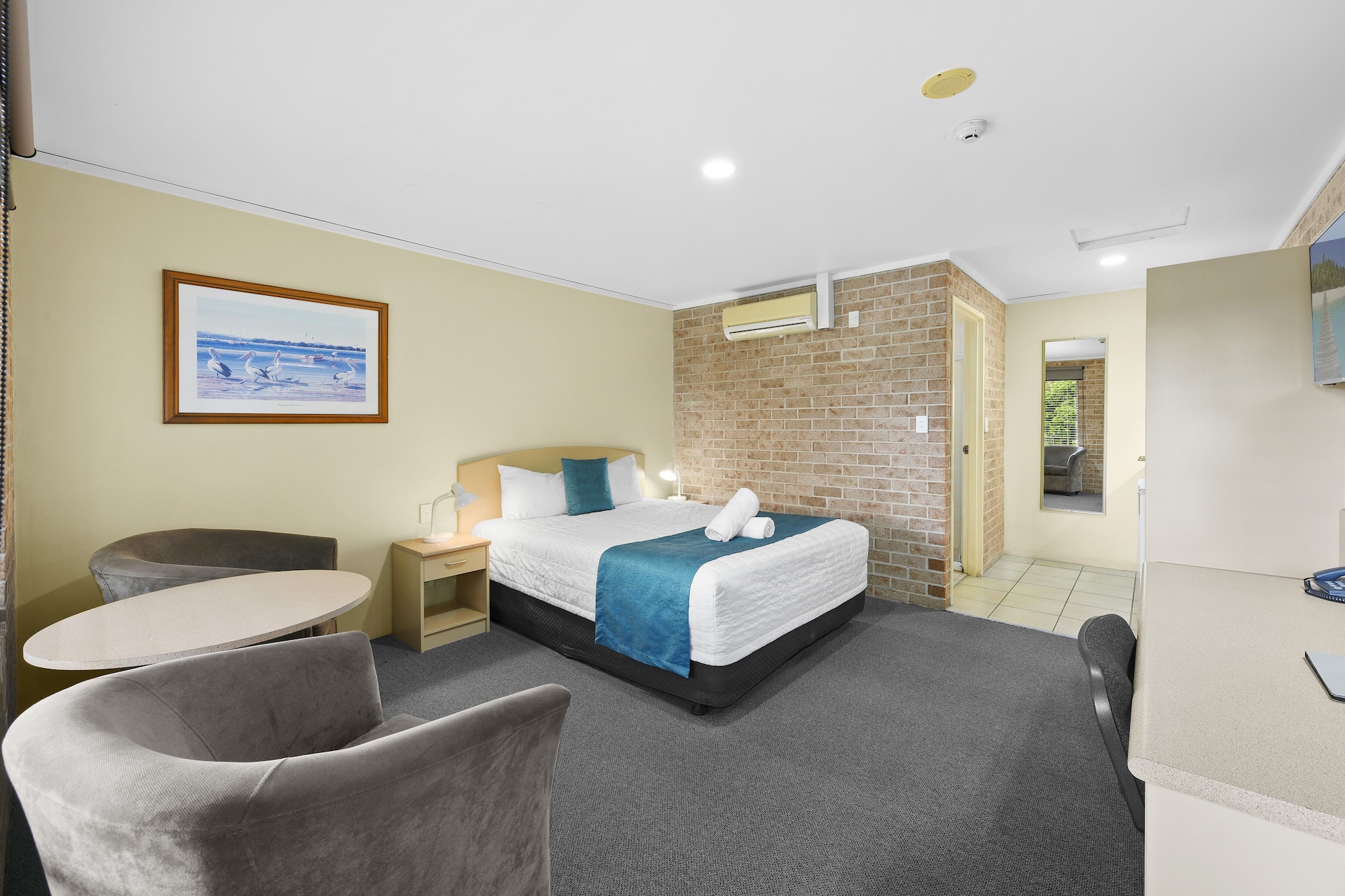 Executive, Queen Bed